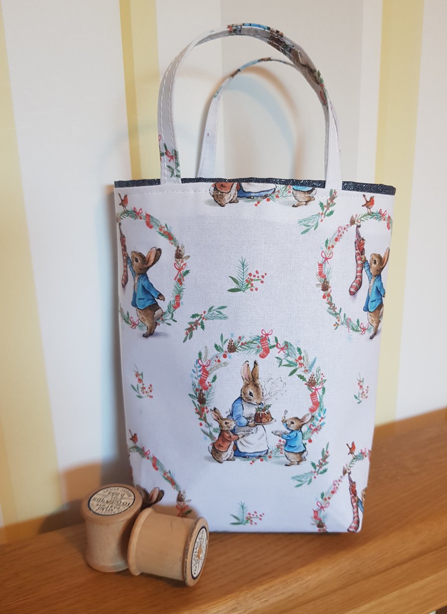Christmas gift bag: Peter Rabbit hangs up his s... - Folksy