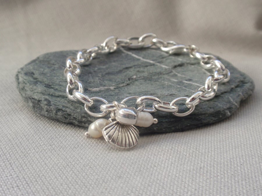 Silver charm Bracelet with sea shell and pearls