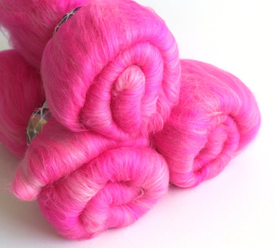 Hand Carded Batt Vibrant Pink Fine Merino Wool 100g Felting Spinning
