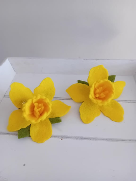 Felt Daffodil Brooch: Handmade Welsh St David's Day Pin