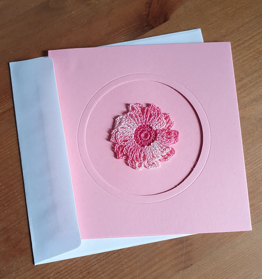 PINK CARD, PINK MULTI FLOWER TO CENTRE - 13CM SQUARE - BLANK FOR YOUR MESSAGE