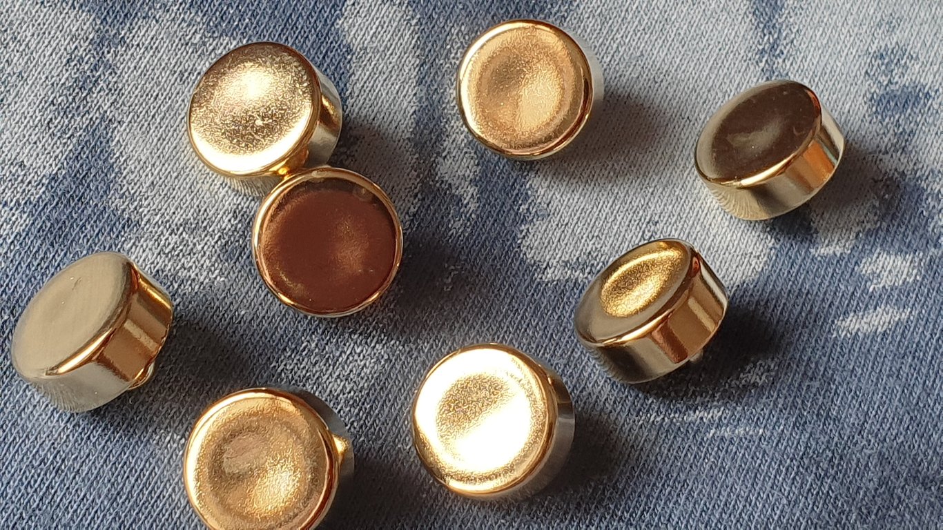12.5mm 20L Gold slightly dimpled Buttons