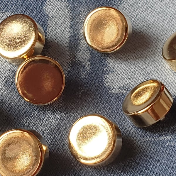 12.5mm 20L Gold slightly dimpled Buttons