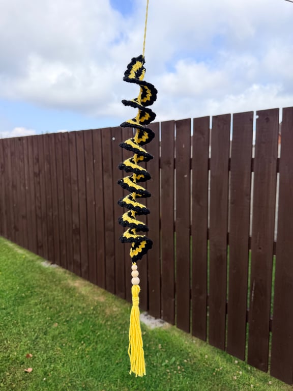 Handmade Bee Spiral Wind Spinner - Crochet Hanging Decoration - Garden Deco