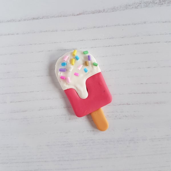 Ice lolly with sprinkles decoration OR Magnet