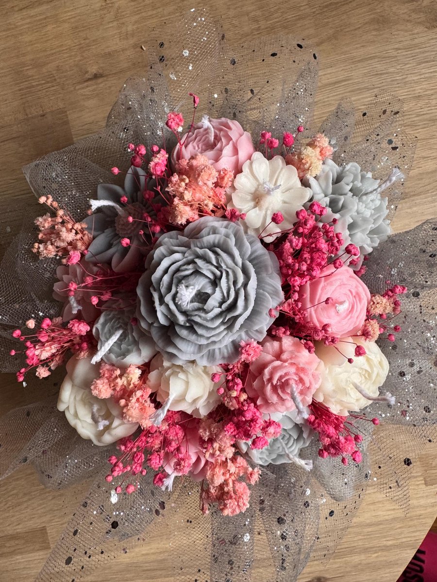 Image of Handmade Flowerbox Candle Gift Elegant Soy Wax Decor Thoughtful Gift for Her Bea