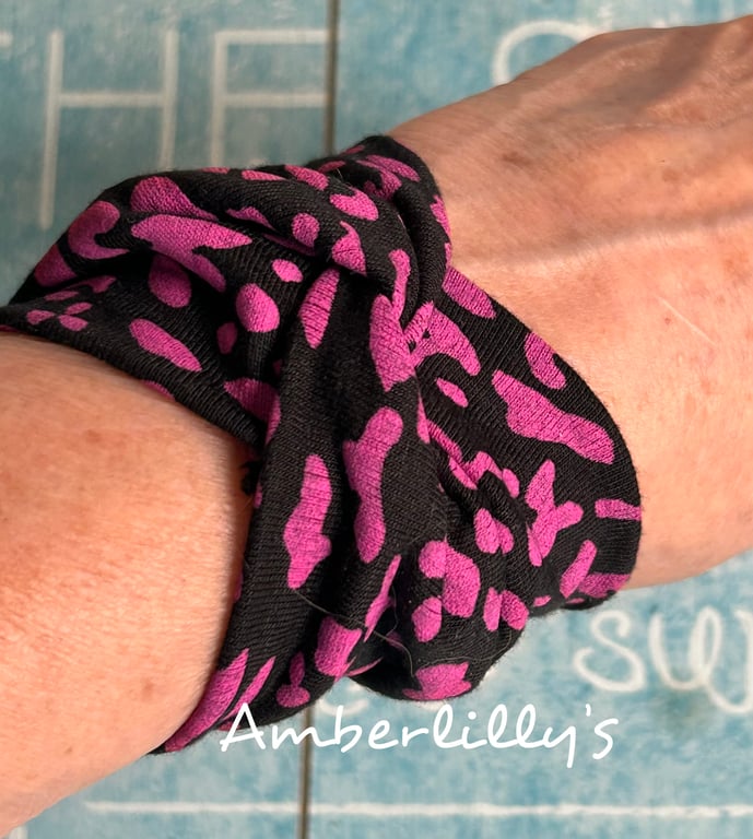 Bracelet wrist cover viscose jersey pink and black