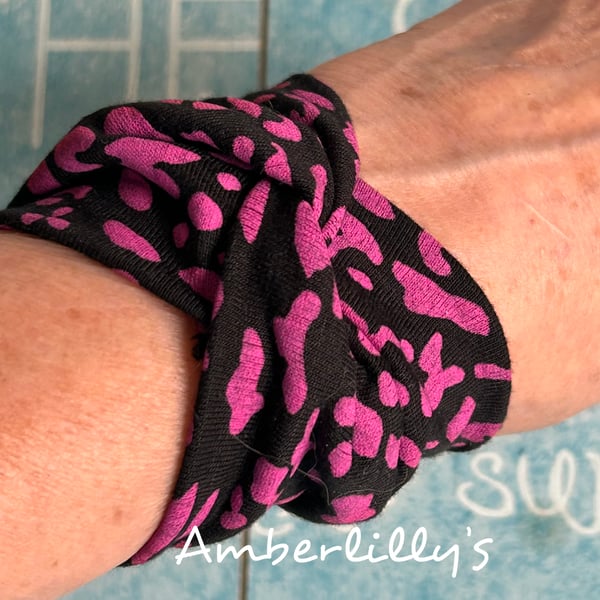 Bracelet wrist cover viscose jersey pink and black