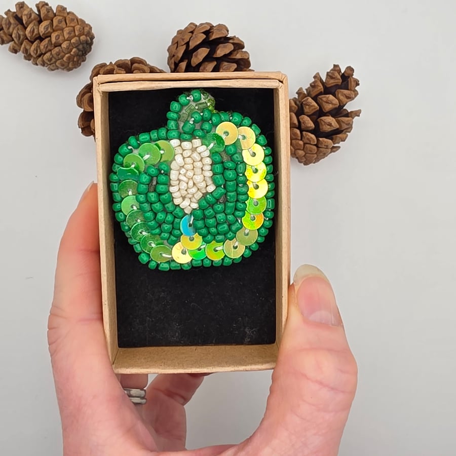 Green bell pepper beaded brooch