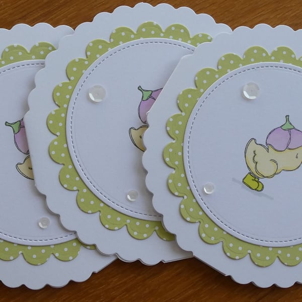 Pack of 3 Round Easter Cards - Chick with Petal Hat