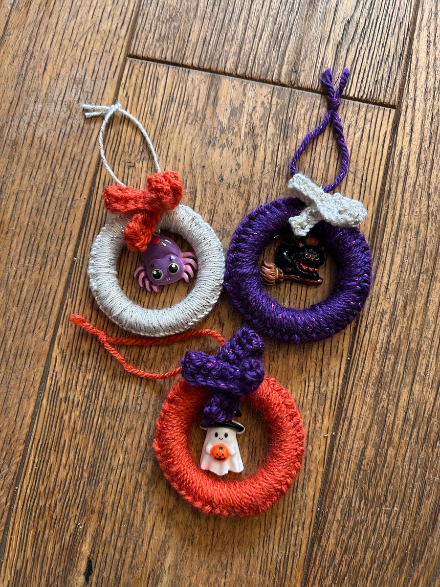 Set of 3 Halloween mini wreath hanging decorations 