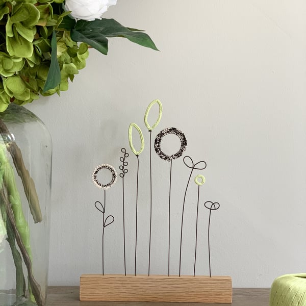 Letterbox Gift Wire Crochet Flowers - Black & Green