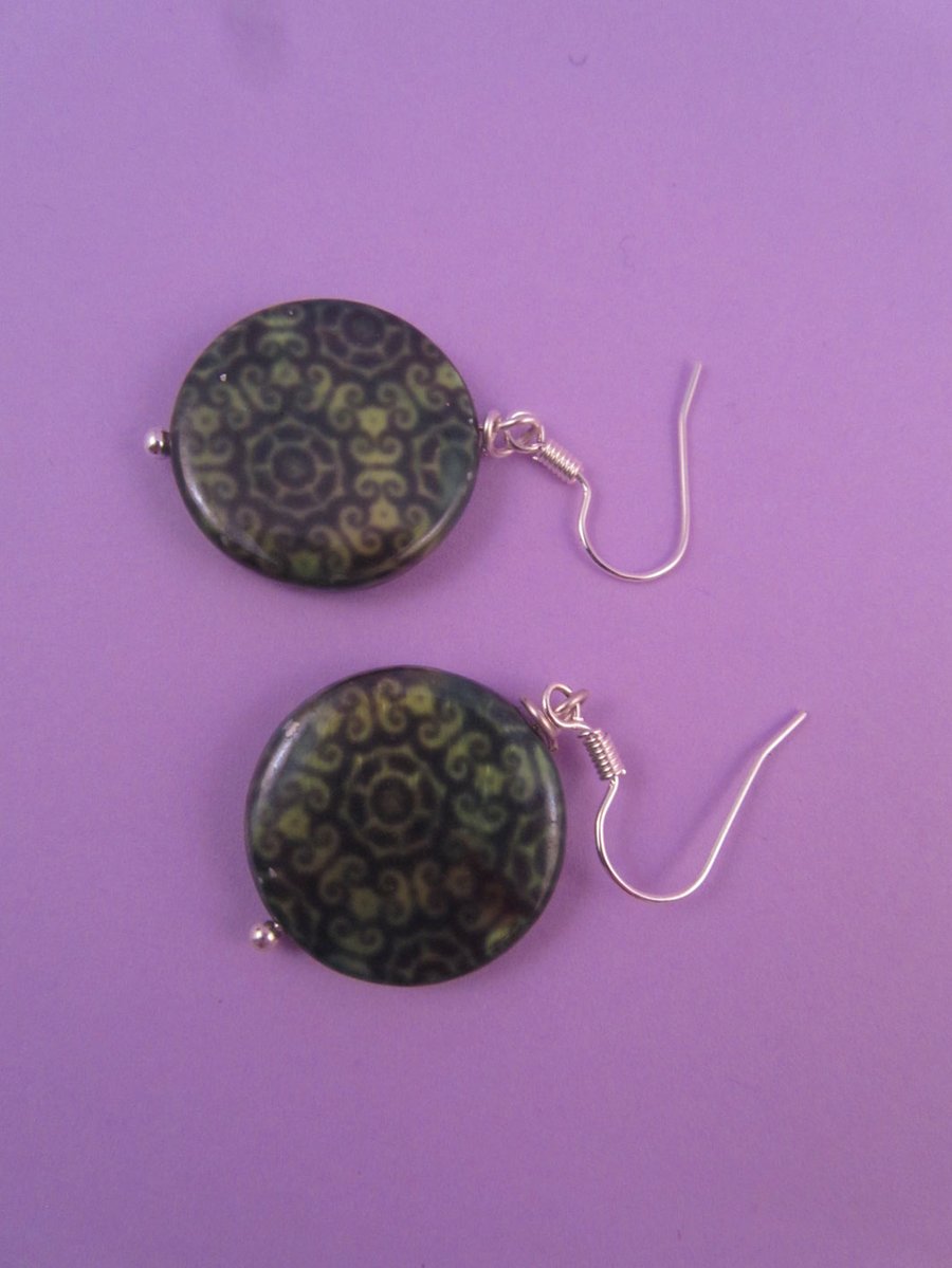 Green Flower Print Shell Earrings