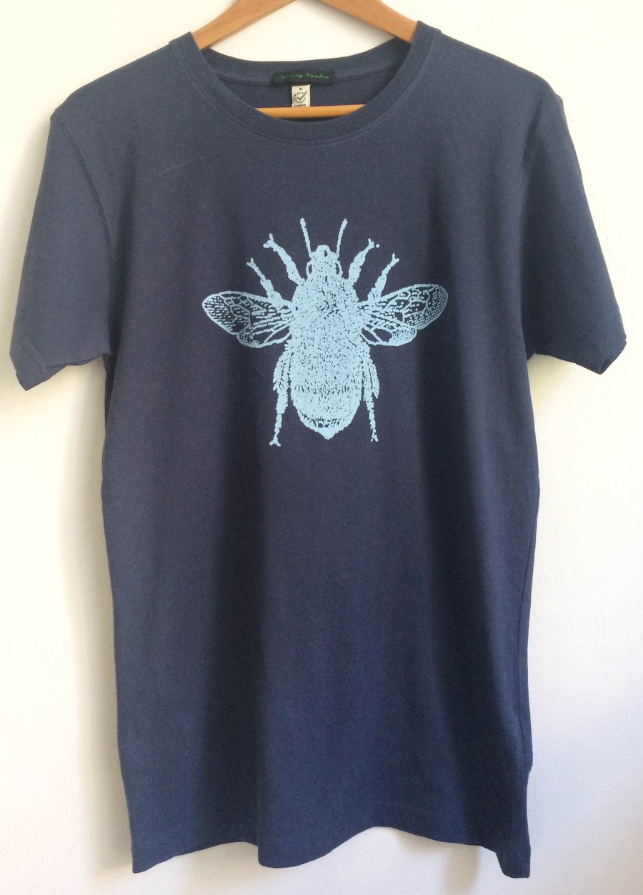 Bee Mens Organic T shirt  vintage washed denim blue size small 