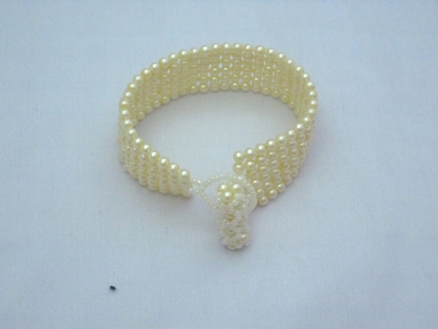 Cream glass pearl multirow bracelet (364)