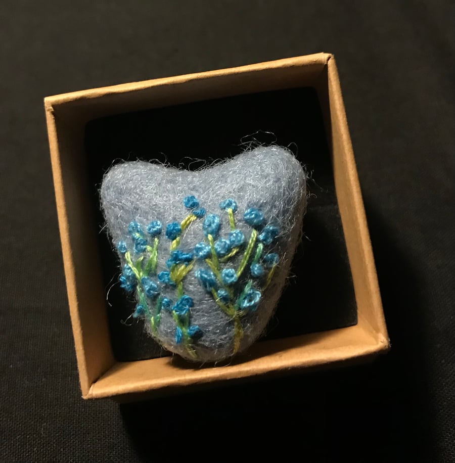 Embroidered heart hug - blue flowers