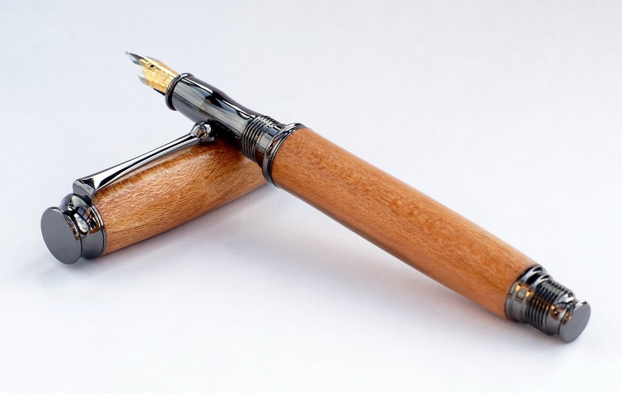 Omega Fountain Pen dressed in Spalted Laurel