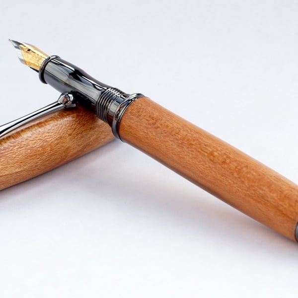 Omega Fountain Pen dressed in Spalted Laurel