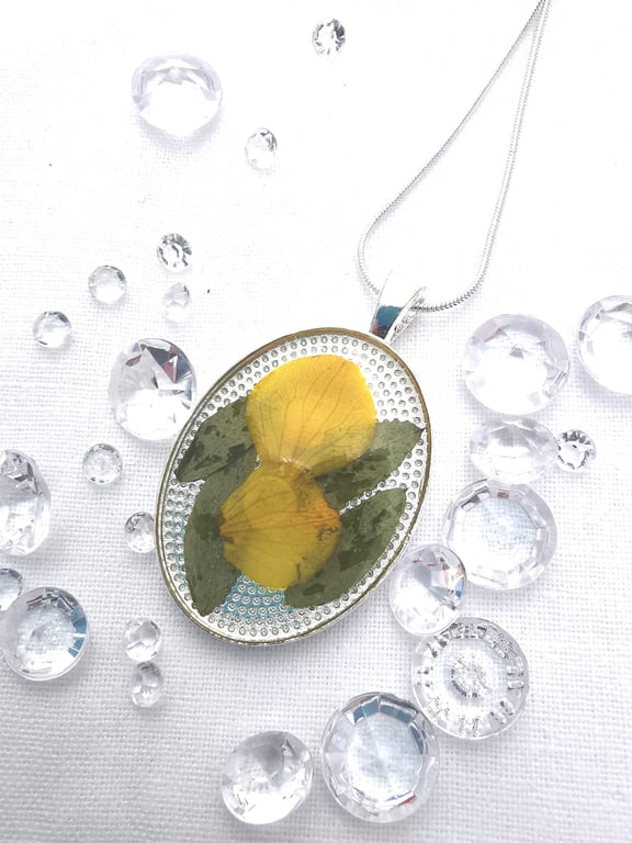 Medium Oval Resin Pendant With Yellow Flower Petals