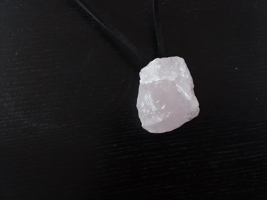 Rose quartz and leather necklace. Healing crystal. Ref 510