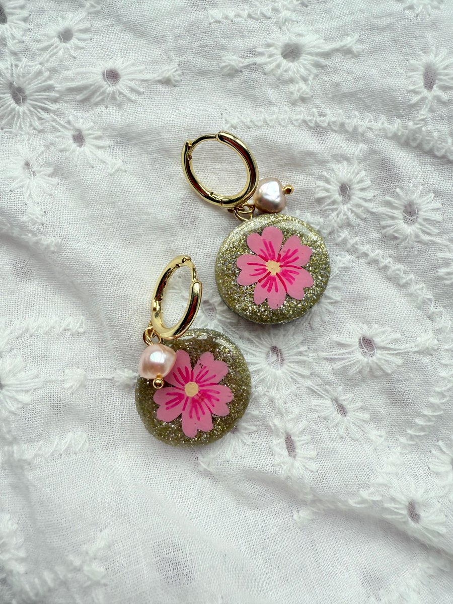 Bright Pink Flower Gold Glitter Pearl Huggie Hoop Earrings - FREE SHIPPING