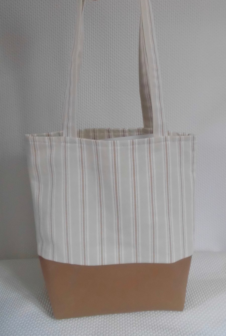 Tote bag  with reclaimed leather base