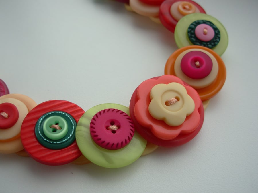 Button Necklace Tropical