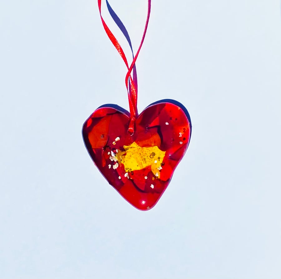 Cast glass hanging heart decoration 