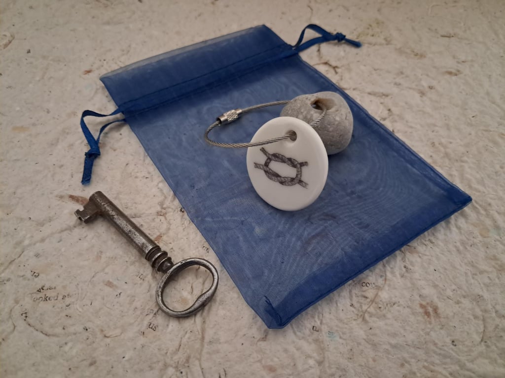 Pebble keyring with a knotted rope image