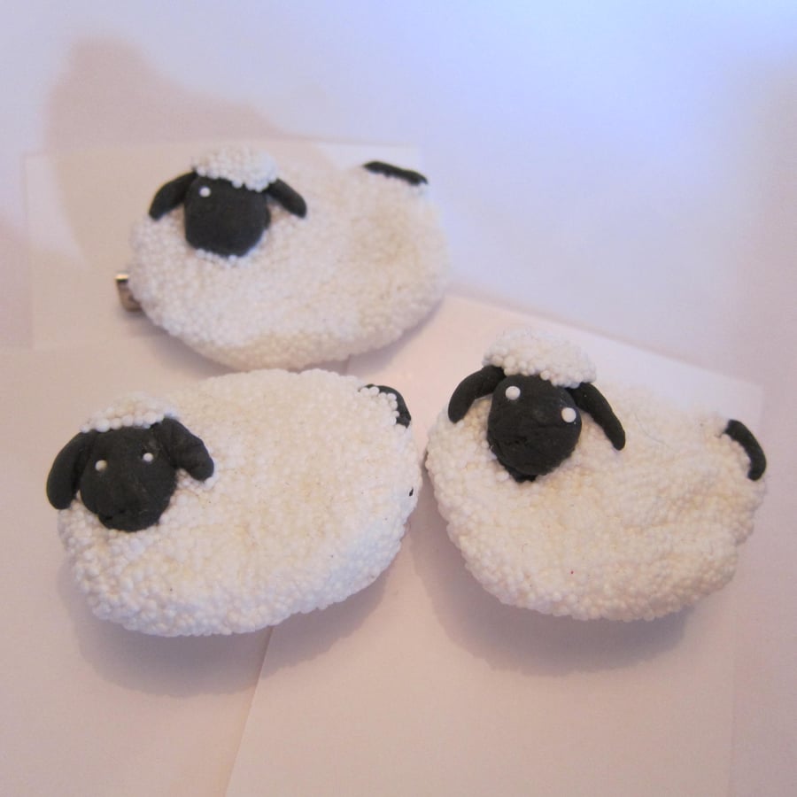 Little sheep badge or brooch - mini-gift - stocking filler