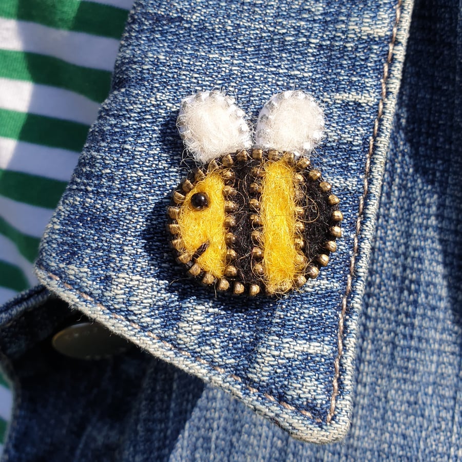 Hand Felted Bee Pin Badge With Zip Edge Outline