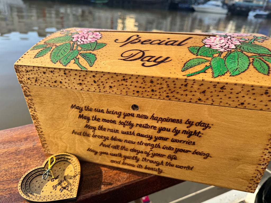 Wedding card box, floral design, lockable, can be personalised and customised 