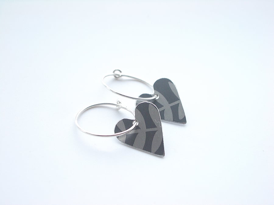 Heart hoop earrings in grey and silver