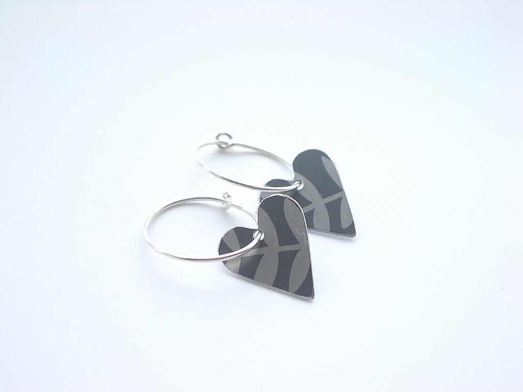 Heart hoop earrings in grey and silver