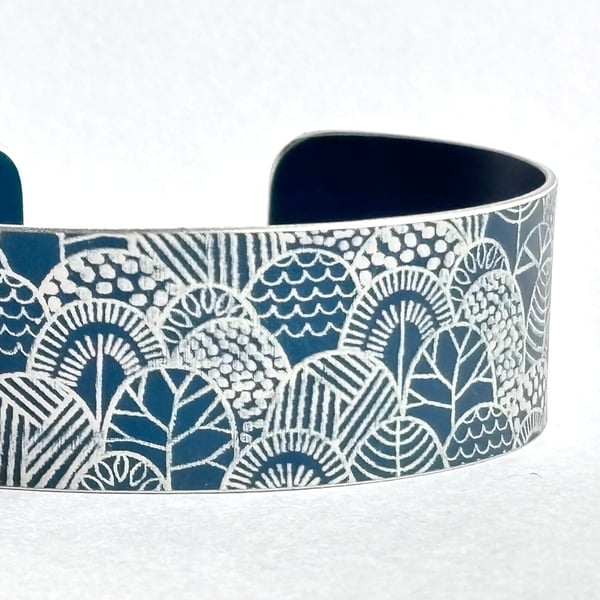 Forest pattern cuff bracelet navy blue