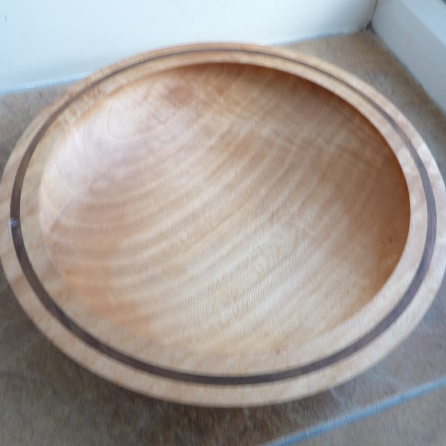 Sycmamore bowl with walnut inlay.