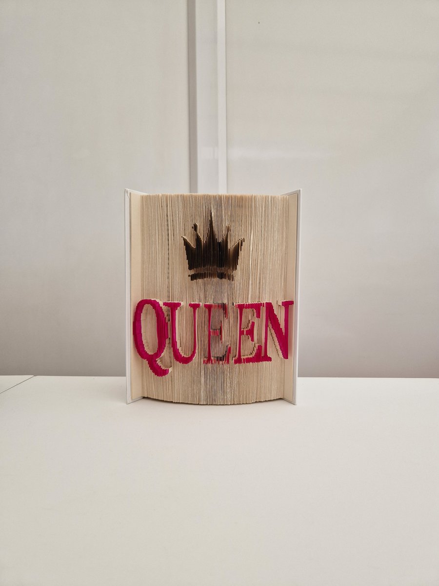 Statement 'Queen' book art