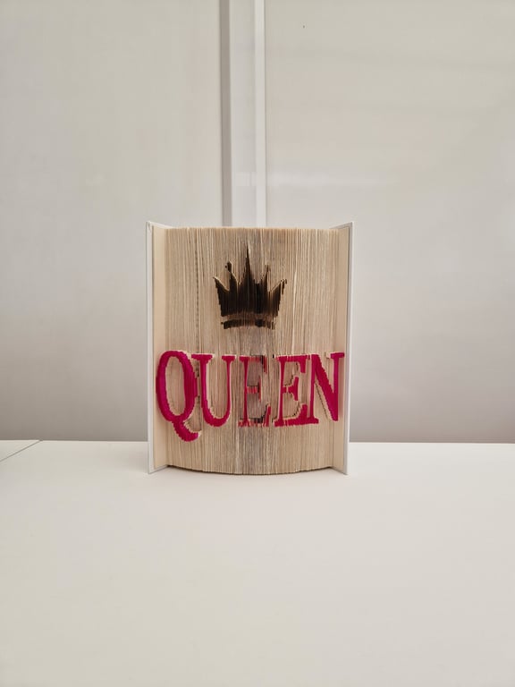Statement 'Queen' book art