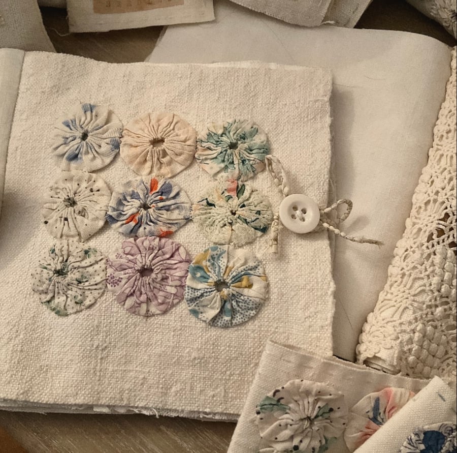 Vintage Suffolk Puff fabric journal