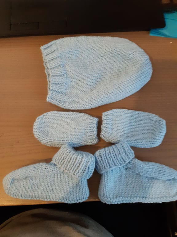 Baby Hat, gloves and booties set