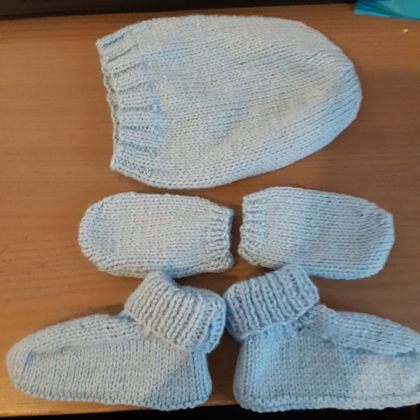Baby Hat, gloves and booties set