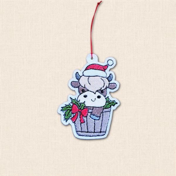 Christmas Barrel Highland Cow Decoration - Embroidered Felt Ornament