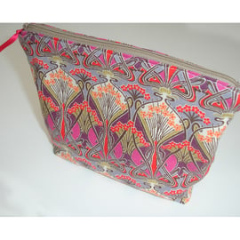 Liberty Ianthe Cosmetic Make Up Purse Art Deco Nouveau Cosmetics