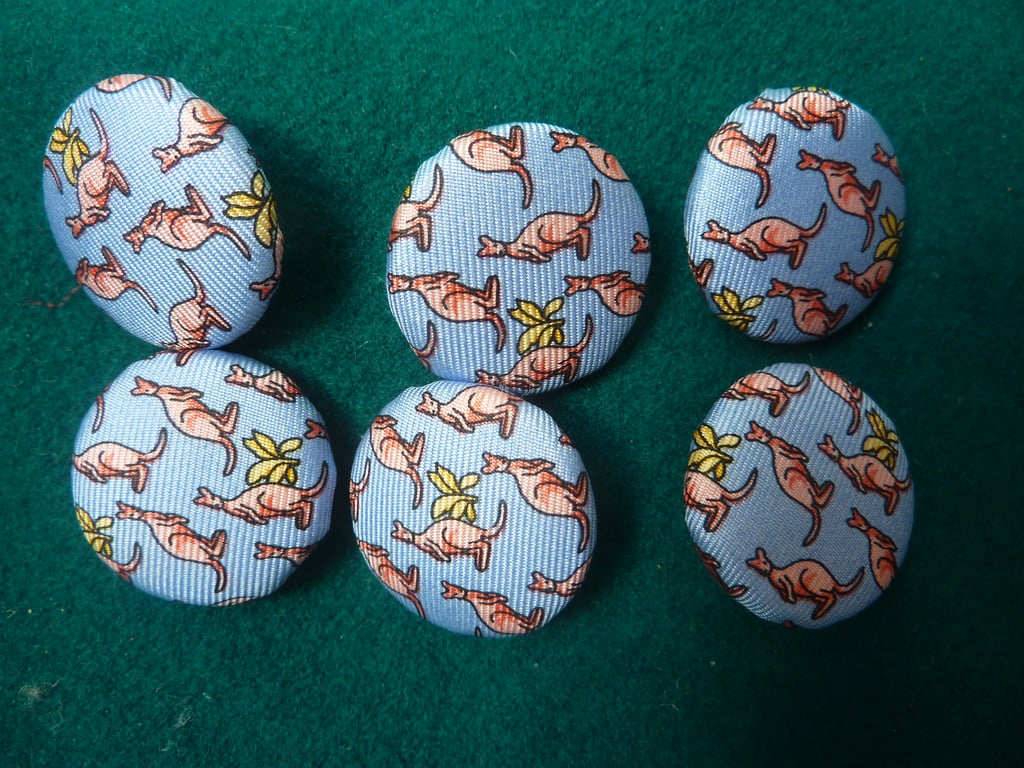6 Kangaroo Silk Buttons 25mm Metal Hook Back