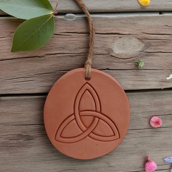 Triquetra Round Terracotta Hanging Aromatherapy Diffuser