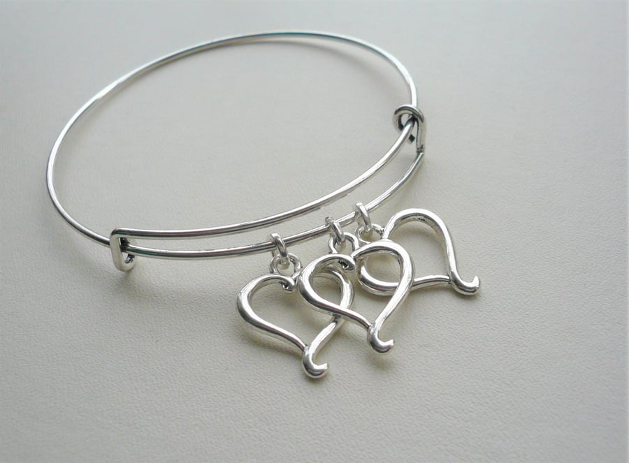 Expandable Silver Plated Heart Charm Trio Bangle Bracelet  KCJ2645