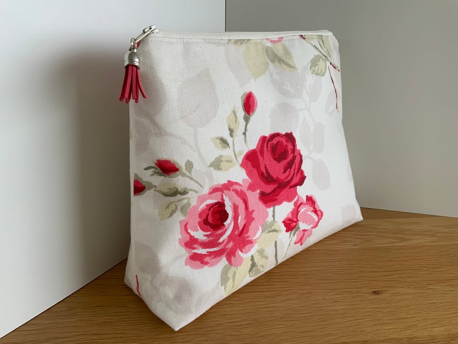 Toiletry Bag, Large Cosmetic Bag, Make Up Bag, Travel Bag, Cosmetic Purse, Roses
