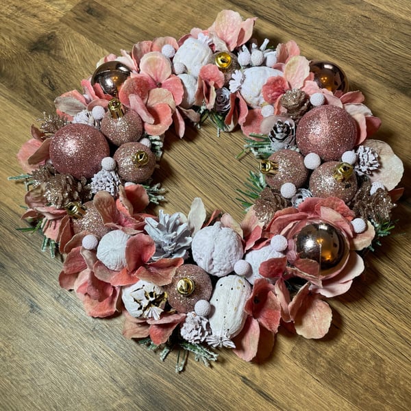 Blush Pink Christmas Candle Wreath – Rose Gold & Frosted Pinecone Table Decor