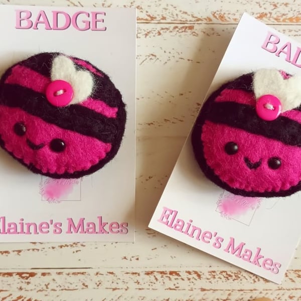 'Bumble Bee' badge hand sewn in wool blend felt (hot pink)