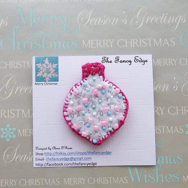 Brooch - Christmas Bauble pin
